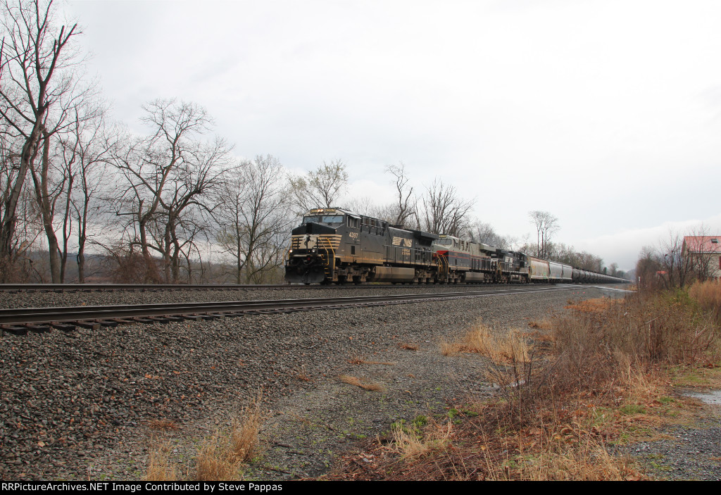 Central of Georgia Heritage Unit trailing second in the consist
